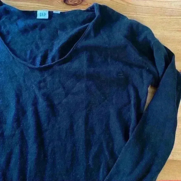 Gap V neck Black Sweater - Picture 3 of 9